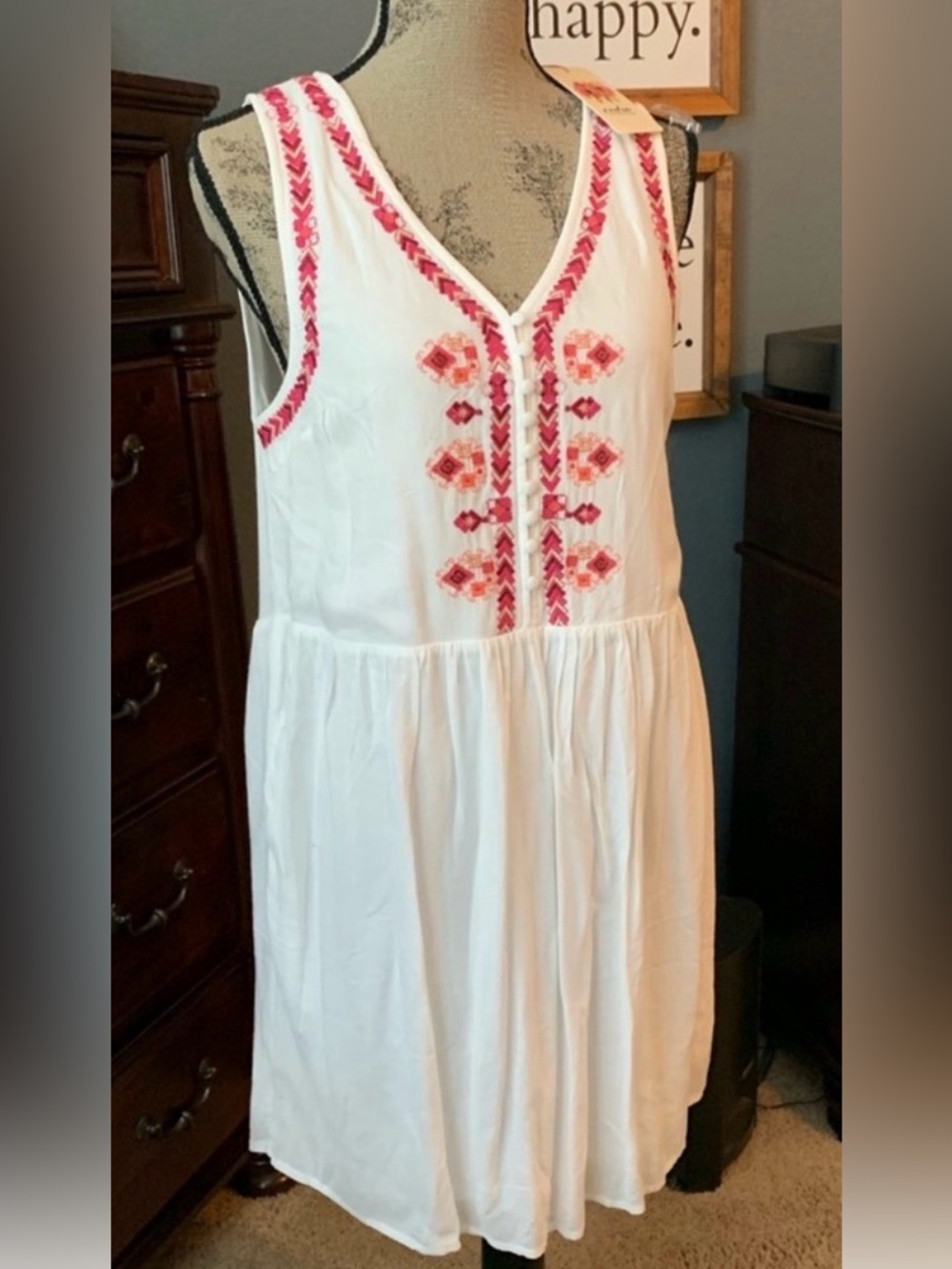NWT Entro Embroidered V-Neck Sleeveless White Dress Pink Detail